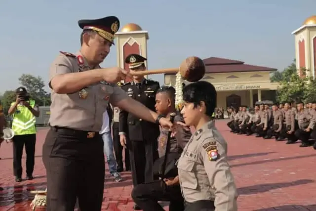 Lepas Purna Bakti Polri di Polda Banten Dihiasi Tradisi Pedang Pora Lepas Purna Bakti Polri di Polda Banten Dihiasi Tradisi Pedang Pora