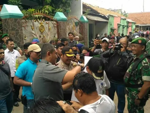 Proses Pengosongan Lahan Sengketa Dijaga Ketat Polisi dan TNI Proses Pengosongan Lahan Sengketa Dijaga Ketat Polisi dan TNI