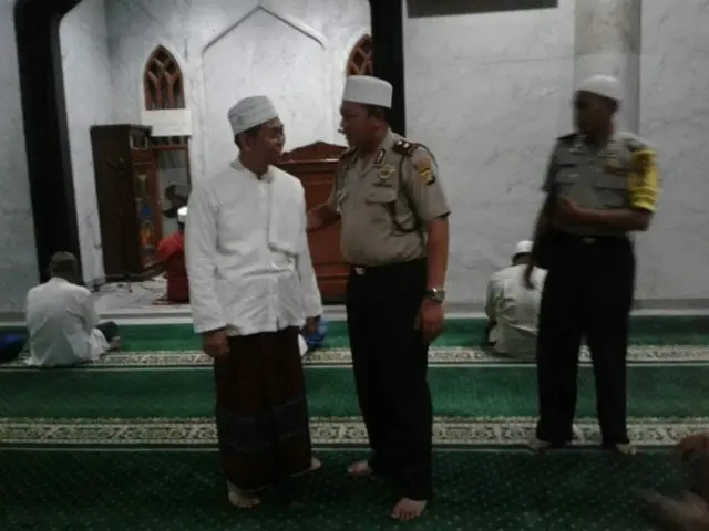 Kapolsek Jatiuwung Sampaikan Pesan Kamtibmas Bersamaan dengan Shalat Shubuh Berjamaah Kapolsek Jatiuwung Sampaikan Pesan Kamtibmas Bersamaan dengan Shalat Shubuh Berjamaah