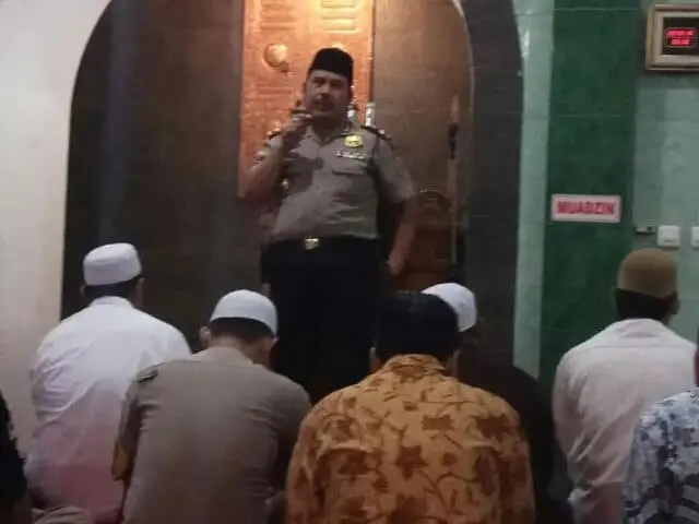 Kapolsek Karawaci Melaksanakan Giat Shubuh Keliling ke Masjid Al Muhajirin Kapolsek Karawaci Melaksanakan Giat Shubuh Keliling ke Masjid Al Muhajirin