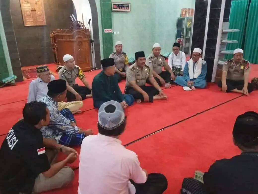 Kapolsek Karawaci Melaksanakan Giat Shubuh Keliling ke Masjid Al Muhajirin Kapolsek Karawaci Melaksanakan Giat Shubuh Keliling ke Masjid Al Muhajirin