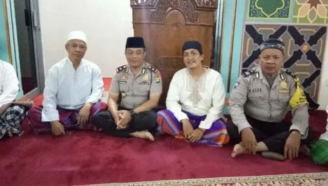Kapolsek Ciledug Berharap Banyak Manfaat dari Kegiatan Shalat Shubuh Berjamaah Kapolsek Ciledug Berharap Banyak Manfaat dari Kegiatan Shalat Shubuh Berjamaah