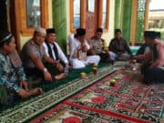Wakapolsek Neglasari Berbaur Bersama Warga Dalam Program Shalat Jumat Keliling Wakapolsek Neglasari Berbaur Bersama Warga Dalam Program Shalat Jumat Keliling