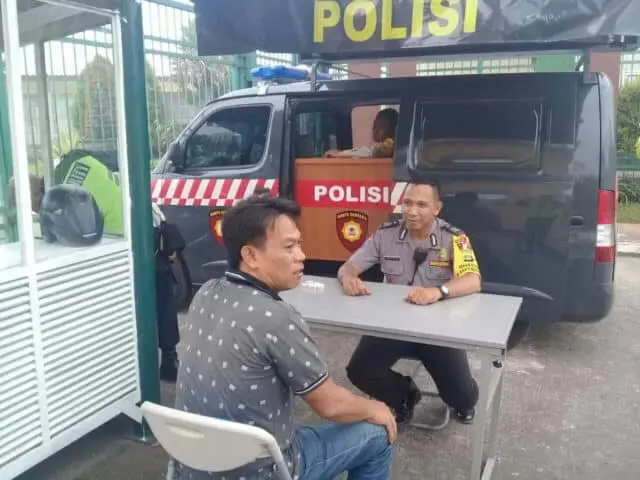Bhabinkamtibmas Polsek Neglasari Berikan Pelayanan Pada Masyarakat Bhabinkamtibmas Polsek Neglasari Berikan Pelayanan Pada Masyarakat