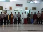 Kapolsek Jatiuwung Laksanakan Sholat Subuh Keliling Sosialisasikan Pesan Kamtibmas Kapolsek Jatiuwung Laksanakan Sholat Subuh Keliling Sosialisasikan Pesan Kamtibmas