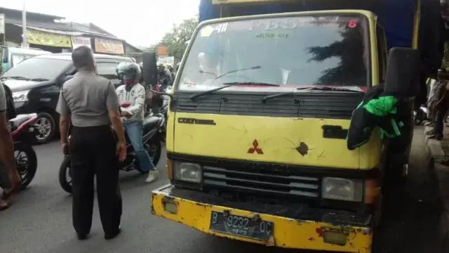 Polsek Jatiuwung Evakuasi Penemuan Mayat Pelajar SMP Di Dalam Bak Mobil Truk Polsek Jatiuwung Evakuasi Penemuan Mayat Pelajar SMP Di Dalam Bak Mobil Truk
