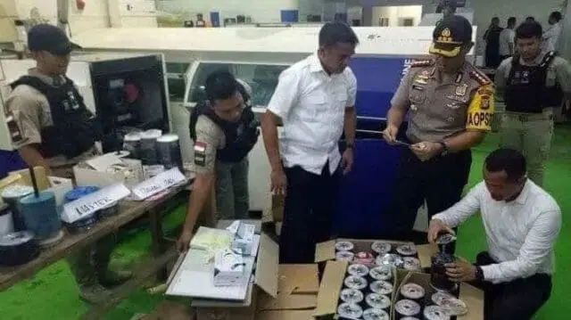 Ribuan Keping DVD Bajakan Diamankan Polrestro Tangerang Ribuan Keping DVD Bajakan Diamankan Polrestro Tangerang