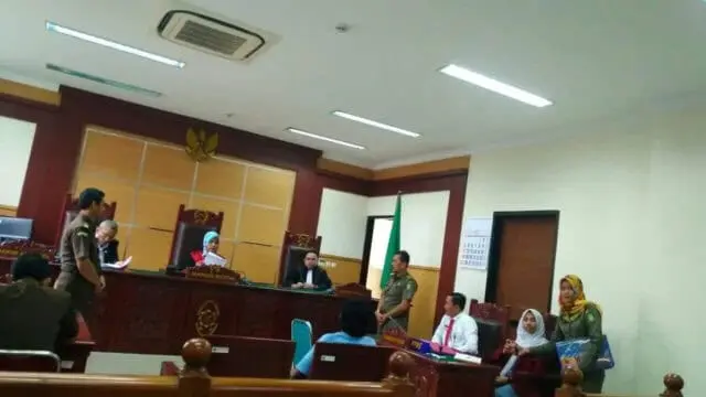 Satpol PP Kota Tangerang Ajukan PKL dan Penjual Miras ke Sidang Tipiring Satpol PP Kota Tangerang Ajukan PKL dan Penjual Miras ke Sidang Tipiring