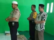 Kapolsek Karawaci Sholat Dzuhur Berjamaah Bersama Warga Kapolsek Karawaci Sholat Dzuhur Berjamaah Bersama Warga