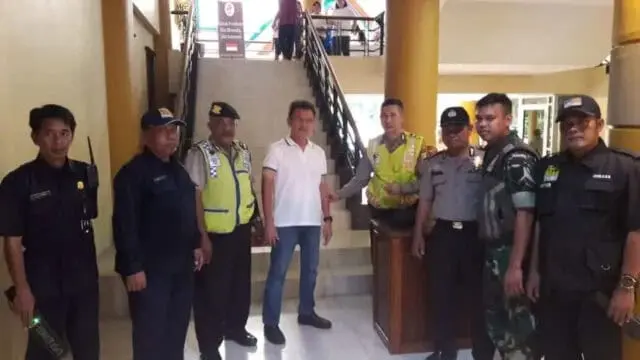 Polisi Subsektor Palem Semi Bersama Babinsa Amankan Paskah di Gereja Santo Agustinus