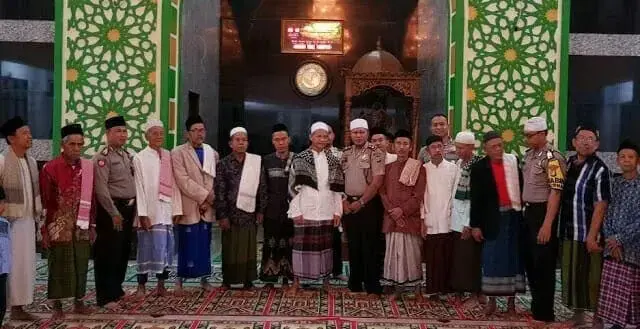 Personel Polsek Jatiuwung Keliling Masjid Laksanakan Shalat Shubuh Berjamaah Personel Polsek Jatiuwung Keliling Masjid Laksanakan Shalat Shubuh Berjamaah