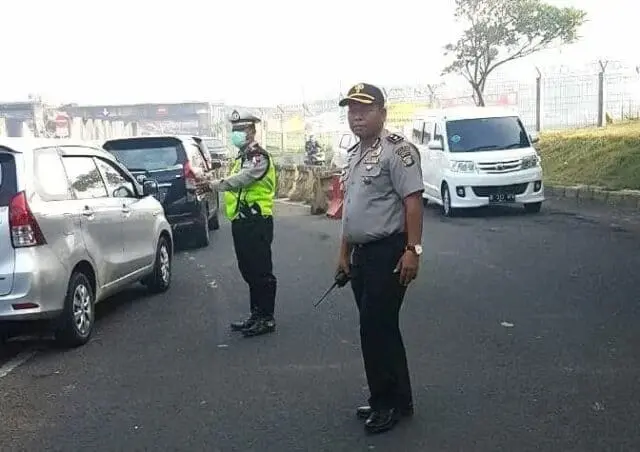 Berikan Layanan Prima Kepolisian Senin Pagi, Polsek Neglasari Atur Lalulintas di 6 Titik Rawan Kemacetan Berikan Layanan Prima Kepolisian Senin Pagi, Polsek Neglasari Atur Lalulintas di 6 Titik Rawan Kemacetan
