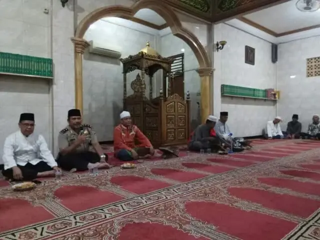 Maraknya Berita Hoax, Kapolsek Karawaci Hadiri Pengajian Rutin di Masjid Baabussalam Maraknya Berita Hoax, Kapolsek Karawaci Hadiri Pengajian Rutin di Masjid Baabussalam