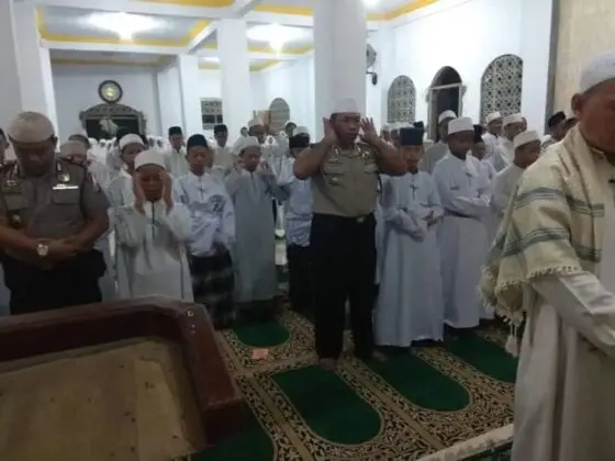 Kompol Ubaidillah Kunjungi Ulama dan Santri Sebelum Pindah Tugas dari Kapolsek Neglasari ke Polsek Benda