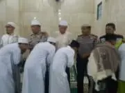 Kompol Ubaidillah Kunjungi Ulama dan Santri Sebelum Pindah Tugas dari Kapolsek Neglasari ke Polsek Benda Kompol Ubaidillah Kunjungi Ulama dan Santri Sebelum Pindah Tugas dari Kapolsek Neglasari ke Polsek Benda