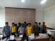Polda Banten Tangkap Pelaku Penjual Babby Lobster Senilai Rp.600 Juta Polda Banten Tangkap Pelaku Penjual Babby Lobster Senilai Rp.600 Juta