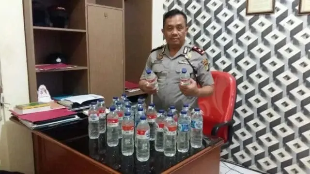 Polsek Ciledug Lakukan Razia Miras di Sekitar Pasar dan Terminal Lembang Polsek Ciledug Lakukan Razia Miras di Sekitar Pasar dan Terminal Lembang