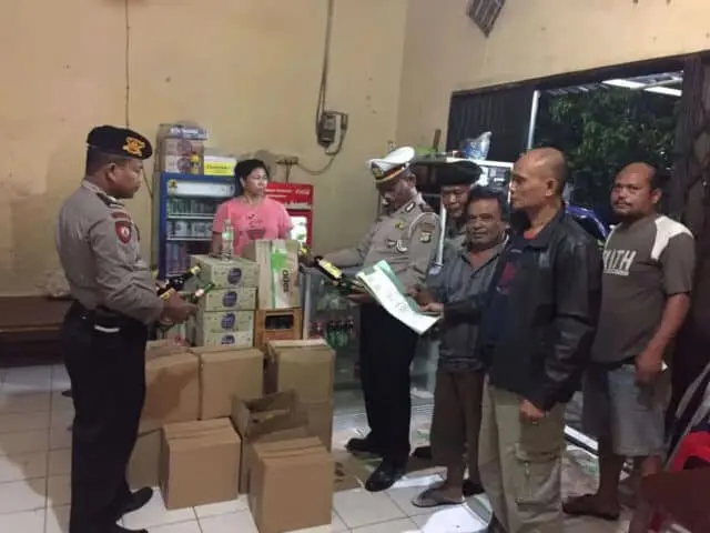 Polsek Jatiuwung Lakukan Operasi Cipta Kondisi Sita Ratusan Botol Miras
