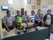 Gelar Oprasi Cipkon, Polsek Neglasari Sita Puluhan Botol Miras Gelar Oprasi Cipkon, Polsek Neglasari Sita Puluhan Botol Miras