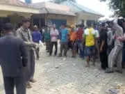 Diduga Manipulasi Tanah Wakaf Kades Sujung Digeruduk Warga Diduga Manipulasi Tanah Wakaf Kades Sujung Digeruduk Warga
