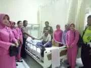Berikan Motivasi Kapolsek Neglasari Bersama Ibu Bhayangkari Besuk Anggotanya yang Sedang dirawat Di Rumah Sakit Berikan Motivasi Kapolsek Neglasari Bersama Ibu Bhayangkari Besuk Anggotanya yang Sedang dirawat Di Rumah Sakit