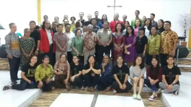 Kapolsek Neglasari Sambangi Tokoh Agama di Gereja Maranata Kapolsek Neglasari Sambangi Tokoh Agama di Gereja Maranata