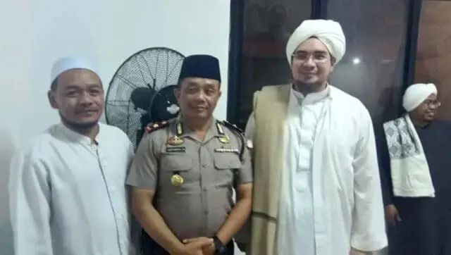 Hadiri Peringatan Isra Mi’raj di Kelurahan Larangan, Kapolsek Ciledug Menyimak Ceramah Ulama Hadiri Peringatan Isra Mi’raj di Kelurahan Larangan, Kapolsek Ciledug Menyimak Ceramah Ulama