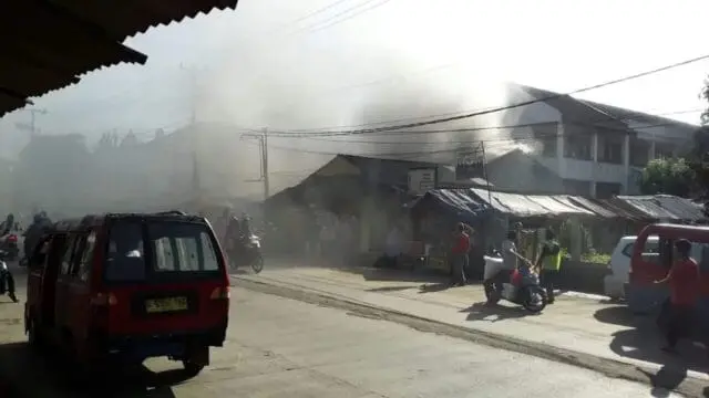 Empat Kios di Pasar Serpong Dilalap Sijago Merah Empat Kios di Pasar Serpong Dilalap Sijago Merah