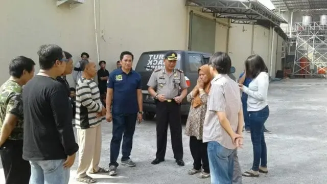 Diduga Karena Sakit, Seorang Satpam Perusahaan Meninggal Dunia Dalam Keadaan Terbaring di Musholah Diduga Karena Sakit, Seorang Satpam Perusahaan Meninggal Dunia Dalam Keadaan Terbaring di Musholah