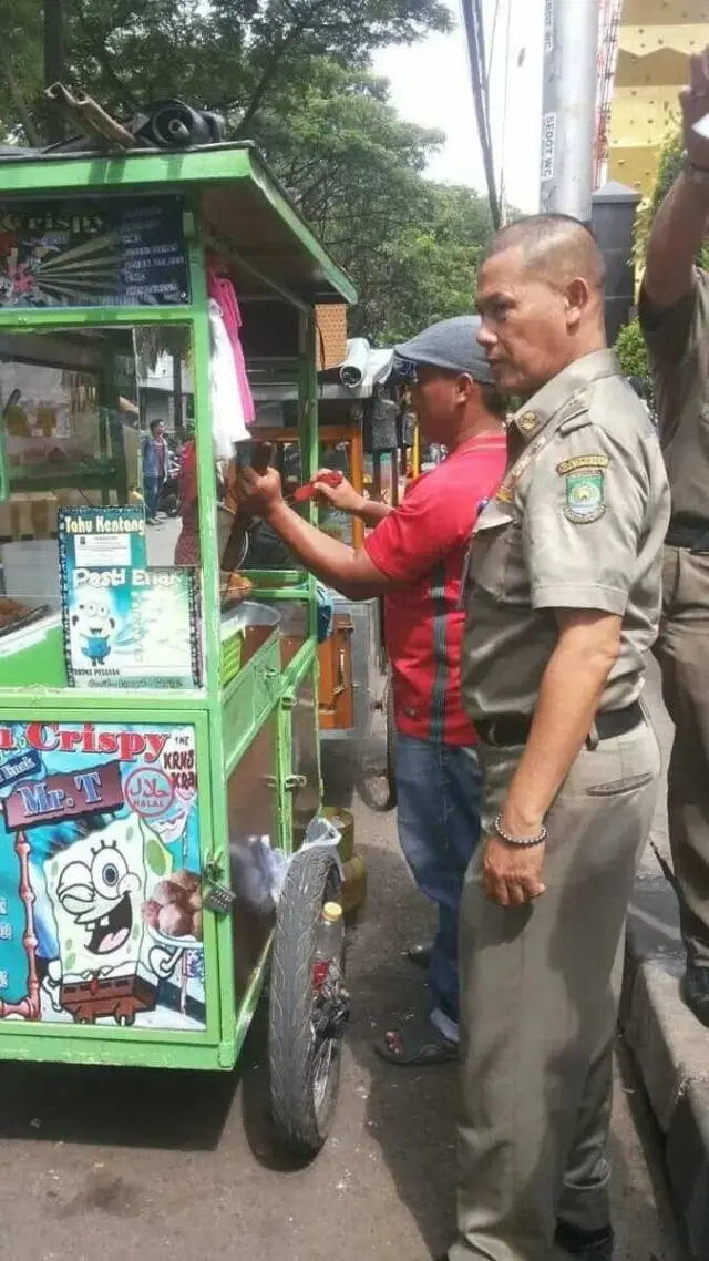 Puluhan PKL di Kawasan Pendidikan Cikokol Ditertibkan Satpol PP