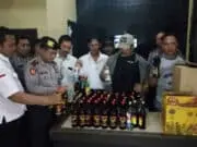 Jajaran Polsek Karawaci Amankan Puluhan botol Miras yang Dijual di Kios Jamu Jajaran Polsek Karawaci Amankan Puluhan botol Miras yang Dijual di Kios Jamu