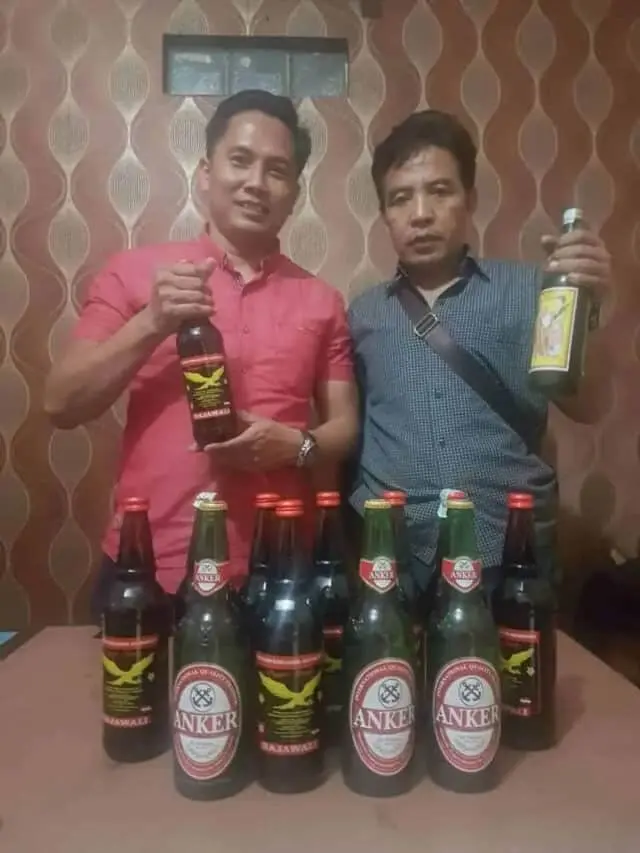 Polisi Lakukan Penyamaran Untuk Mengetahui Kios Jamu yang Menjual Miras Oplosan Polisi Lakukan Penyamaran Untuk Mengetahui Kios Jamu yang Menjual Miras Oplosan