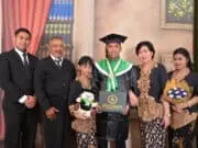 Satria Puji Irawan, Putra Ke 3 Aiptu Purwanto Ikuti Prosesi Wisudawan AMIK – STMIK Raharja Satria Puji Irawan, Putra Ke 3 Aiptu Purwanto Ikuti Prosesi Wisudawan AMIK - STMIK Raharja