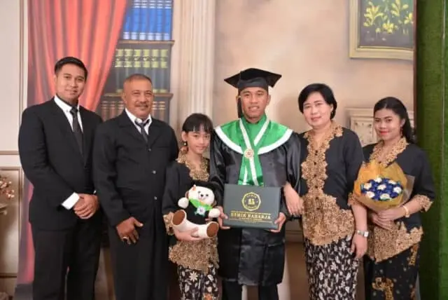 Satria Puji Irawan, Putra Ke 3 Aiptu Purwanto Ikuti Prosesi Wisudawan AMIK - STMIK Raharja Satria Puji Irawan, Putra Ke 3 Aiptu Purwanto Ikuti Prosesi Wisudawan AMIK - STMIK Raharja
