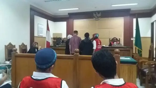 Kisah Pasangan yang Hidup Tanpa Ikatan Pernikahan Berakhir di Meja Hijau Kisah Pasangan yang Hidup Tanpa Ikatan Pernikahan Berakhir di Meja Hijau