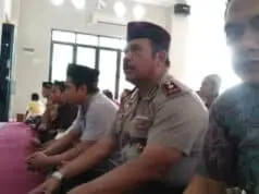 Sholat Jumat Berjamaah, Kapolsek Karawaci Ajak Warga Jaga Kondisi Lingkungan Tetap Sejuk Sholat Jumat Berjamaah, Kapolsek Karawaci Ajak Warga Jaga Kondisi Lingkungan Tetap Sejuk