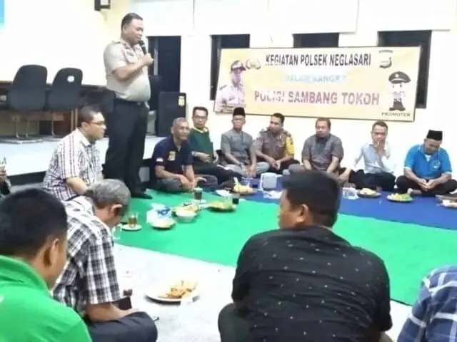 Melalui Program Sambang Tokoh, Kapolsek Neglasari Ajak Warga Karanganyar Ciptakan Pilkada Kondusif Melalui Program Sambang Tokoh, Kapolsek Neglasari Ajak Warga Karanganyar Ciptakan Pilkada Kondusif