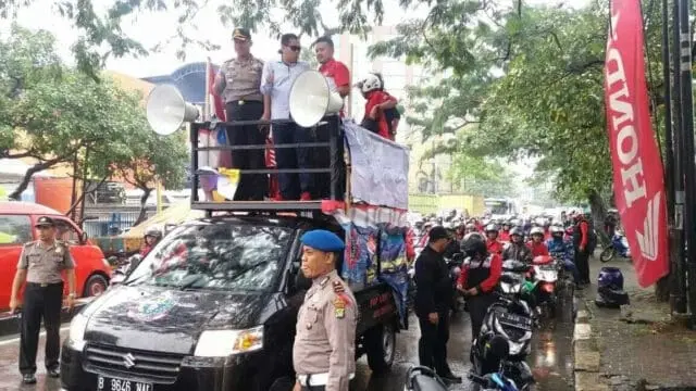Polsek Jatiuwung Kawal Unjuk Rasa Buruh "Pray Mayday 2018" di Depan Kantor BPJS Kota Tangerang