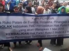 Warga Pinangsia Lippo Unjuk Rasa Tolak Parkir Berbayar Warga Pinangsia Lippo Unjuk Rasa Tolak Parkir Berbayar