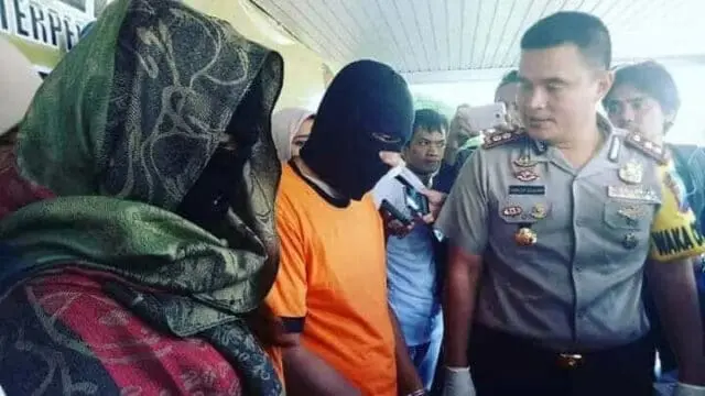 Menyamar, Polisi Tangkap PSK Layani Threesome di Sebuah Hotel Menyamar, Polisi Tangkap PSK Layani Threesome di Sebuah Hotel