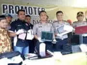 Empat Komplotan Pencuri Laptop Sekolah Diringkus Tim Resmob Polsek Batu Ceper Empat Komplotan Pencuri Laptop Sekolah Diringkus Tim Resmob Polsek Batu Ceper