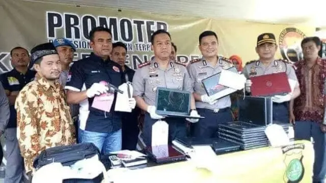 Empat Komplotan Pencuri Laptop Sekolah Diringkus Tim Resmob Polsek Batu Ceper Empat Komplotan Pencuri Laptop Sekolah Diringkus Tim Resmob Polsek Batu Ceper