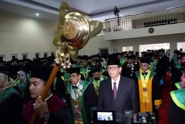 Hadiri Acara Wisuda Sarjana UIN SMHB, Gubernur Banten Ajak Masyarakat Jaga Persatuan Hadiri Acara Wisuda Sarjana UIN SMHB, Gubernur Banten Ajak Masyarakat Jaga Persatuan