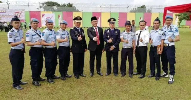 Empat Petugas Rutan Rangkasbitung Raih Penghargaan dari Wakil Gubernur Banten Empat Petugas Rutan Rangkasbitung Raih Penghargaan dari Wakil Gubernur Banten