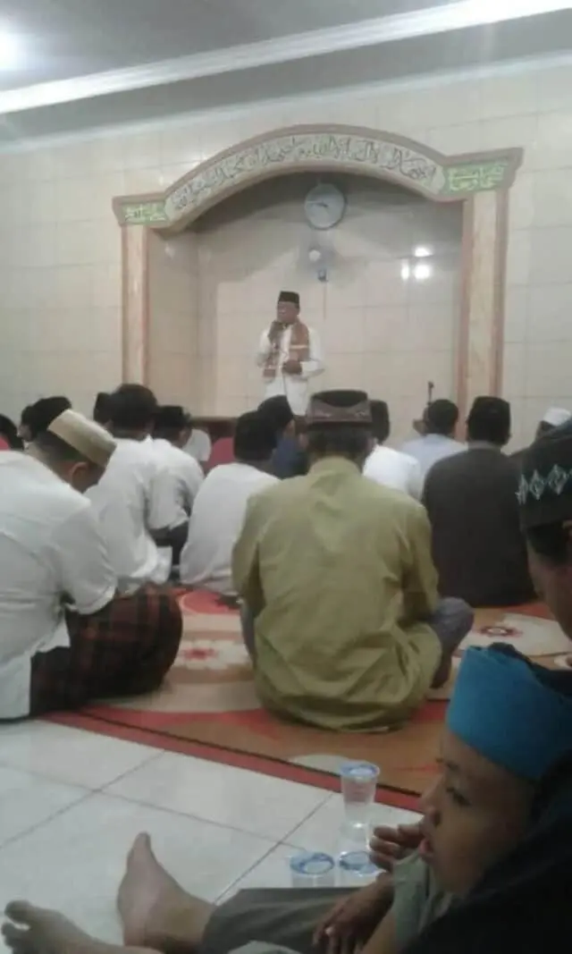 Ustadz Sukmada Abduh Ajak Jama'ah Pengajian Musholla Al Makmur Sambut Bulan Ramadhan dengan Ibadah Ustadz Sukmada Abduh Ajak Jama'ah Pengajian Musholla Al Makmur Sambut Bulan Ramadhan dengan Ibadah