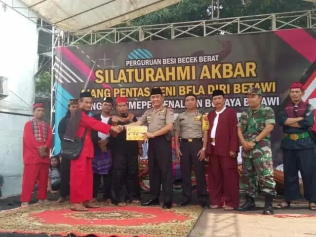 Kapolsek Batu Ceper Hadiri Giat Silaturahmi Akbar Ajang Pentas Pelestarian Seni Bela Diri Betawi Kapolsek Batu Ceper Hadiri Giat Silaturahmi Akbar Ajang Pentas Pelestarian Seni Bela Diri Betawi