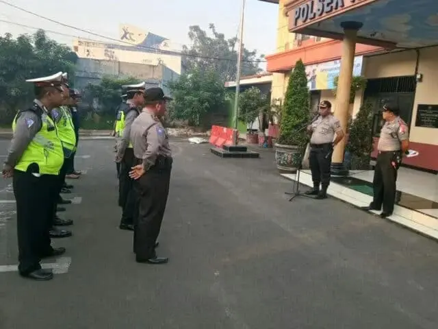 Hari Buruh Sedunia, Kapolsek Neglasari Ajak Seluruh Jajarannya Peka Terhadap Situasi Hari Buruh Sedunia, Kapolsek Neglasari Ajak Seluruh Jajarannya Peka Terhadap Situasi