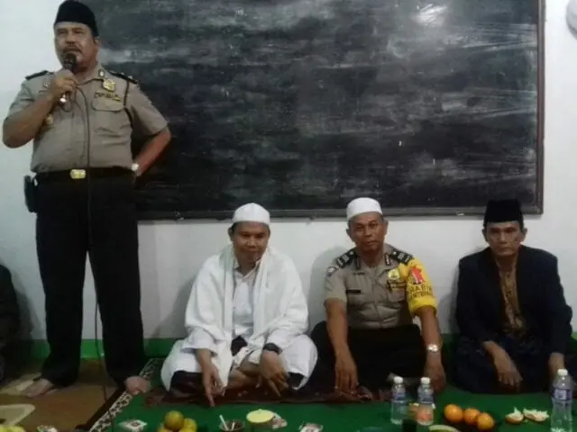 Jelang Ramadhan, Kapolsek Karawaci Hadiri Penutupan Pengajian di Ponpes Darurrohman Margasari Jelang Ramadhan, Kapolsek Karawaci Hadiri Penutupan Pengajian di Ponpes Darurrohman Margasari