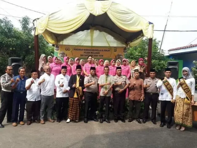 Resmikan Mushola dan Santuni Anak Yatim, Kapolsek Neglasari Ajak Warga Sukseskan Pilkada Kota Tangerang Resmikan Mushola dan Santuni Anak Yatim, Kapolsek Neglasari Ajak Warga Sukseskan Pilkada Kota Tangerang