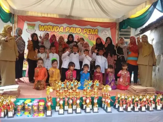 Wisuda 26 Siswa-siswi PAUD Pena Dimeriahkan Pentas Kesenian Wisuda 26 Siswa-siswi PAUD Pena Dimeriahkan Pentas Kesenian